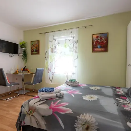 Lucija By Guide Apartman *